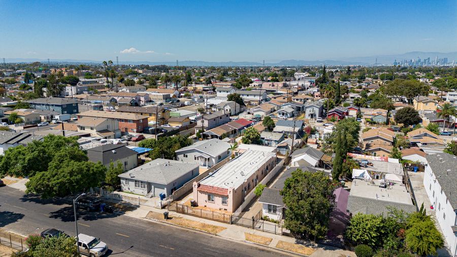 Photo of 125 E 104th St, five-unit South LA multifamily with classic four-plex and 2022 ADU, all 2+1 units