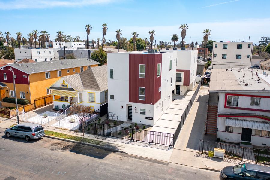 Photo of 1286 W 35th Pl, 25-bed 2025 new construction USC student housing in the DPS patrol zone