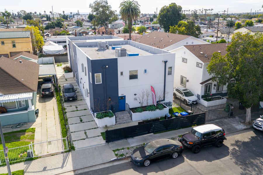 Aerial drone photo of 1344 W 37th Pl, 18-bed student housing in the USC DPS patrol zone