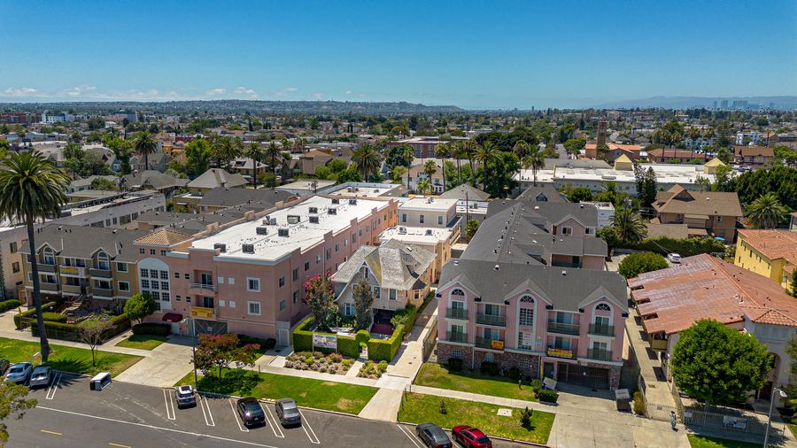 Photo of 2647-2649 Ellendale Pl, 20-bed USC student housing on tree-lined Ellendale Place north of campus